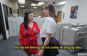 Anh xã nài nỉ Cô vợ giúp đỡ bạn thân hoàn thành cuốn tiểu thuyết người lớn